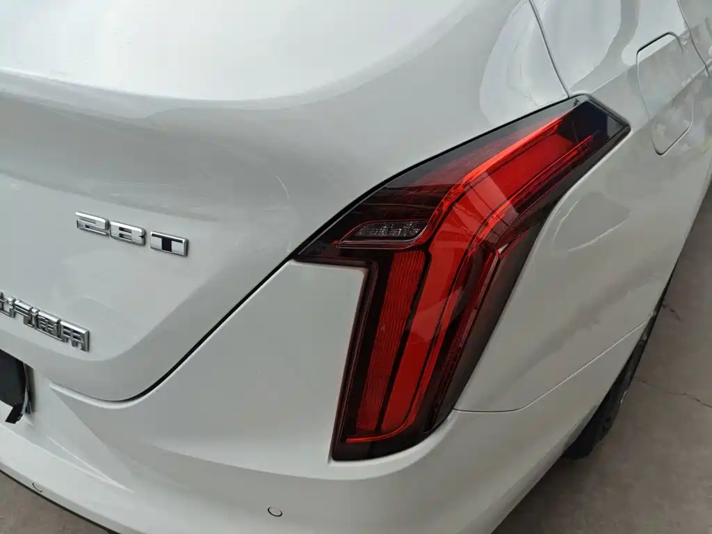 Cadillac CT4 — фото 24