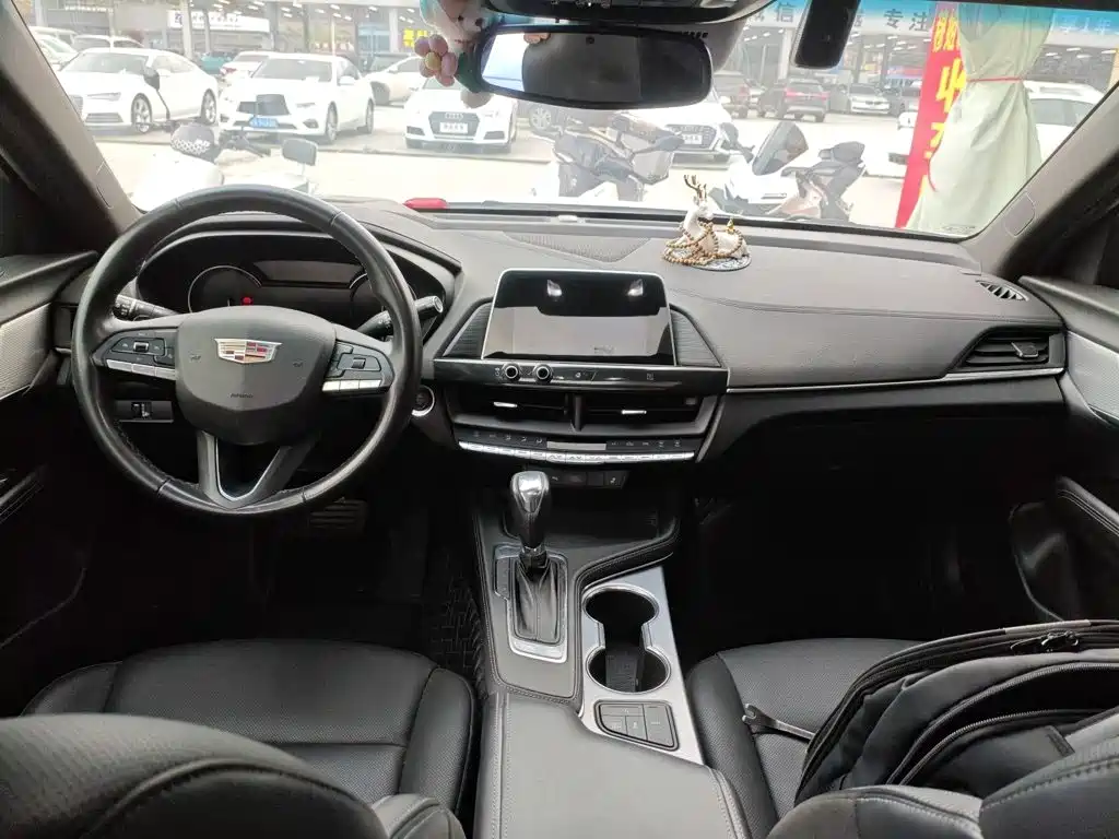 Cadillac CT4 — фото 6