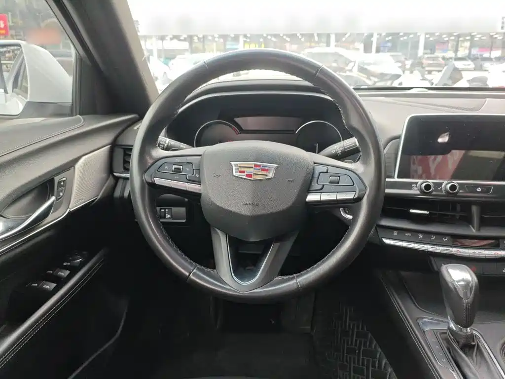 Cadillac CT4 — фото 7