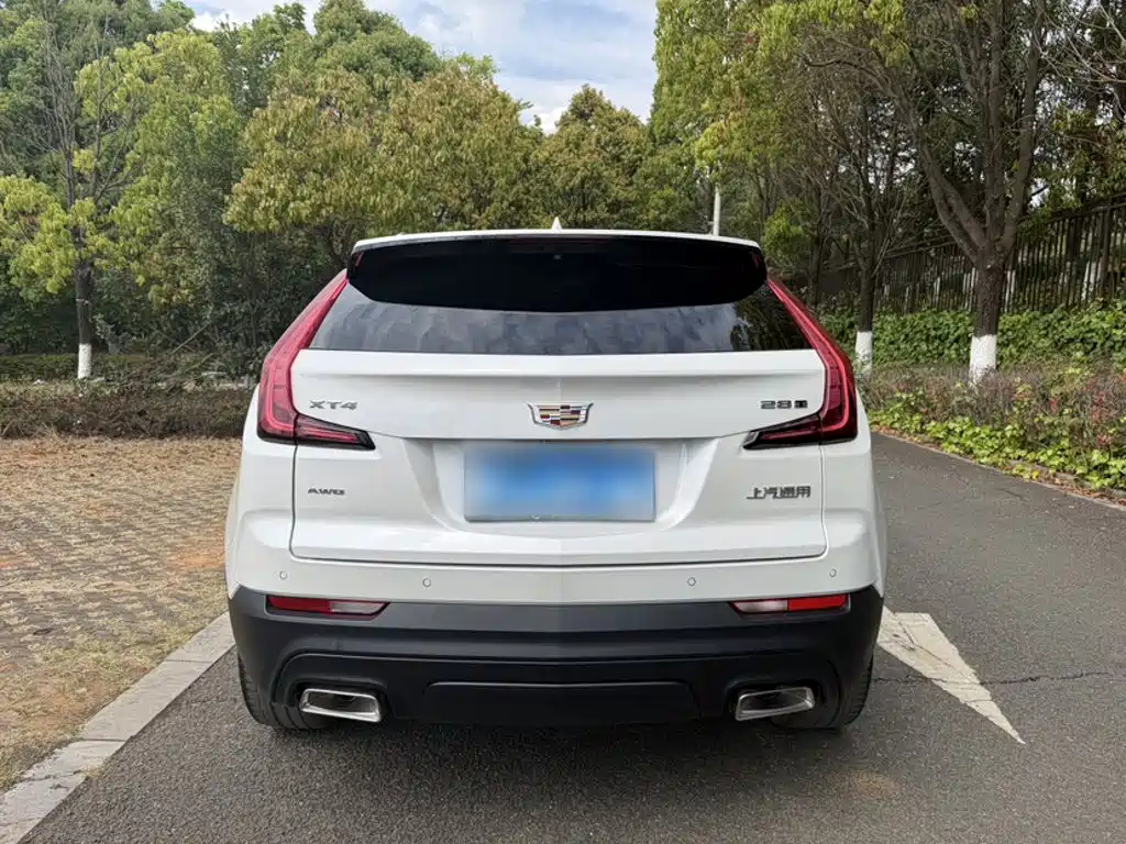 Cadillac XT4 — фото 11