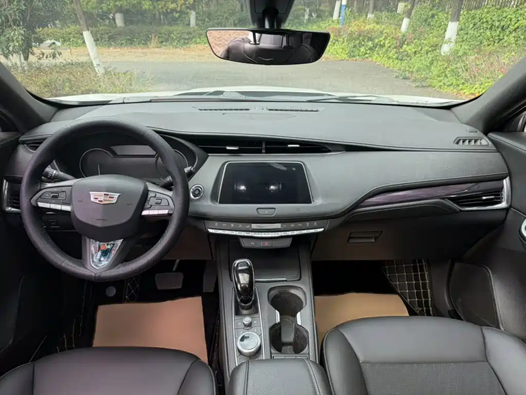 Cadillac XT4 — фото 15