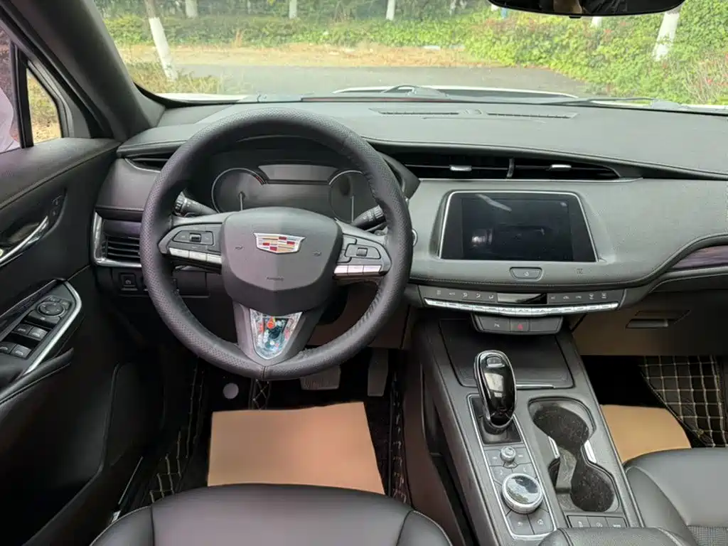 Cadillac XT4 — фото 16