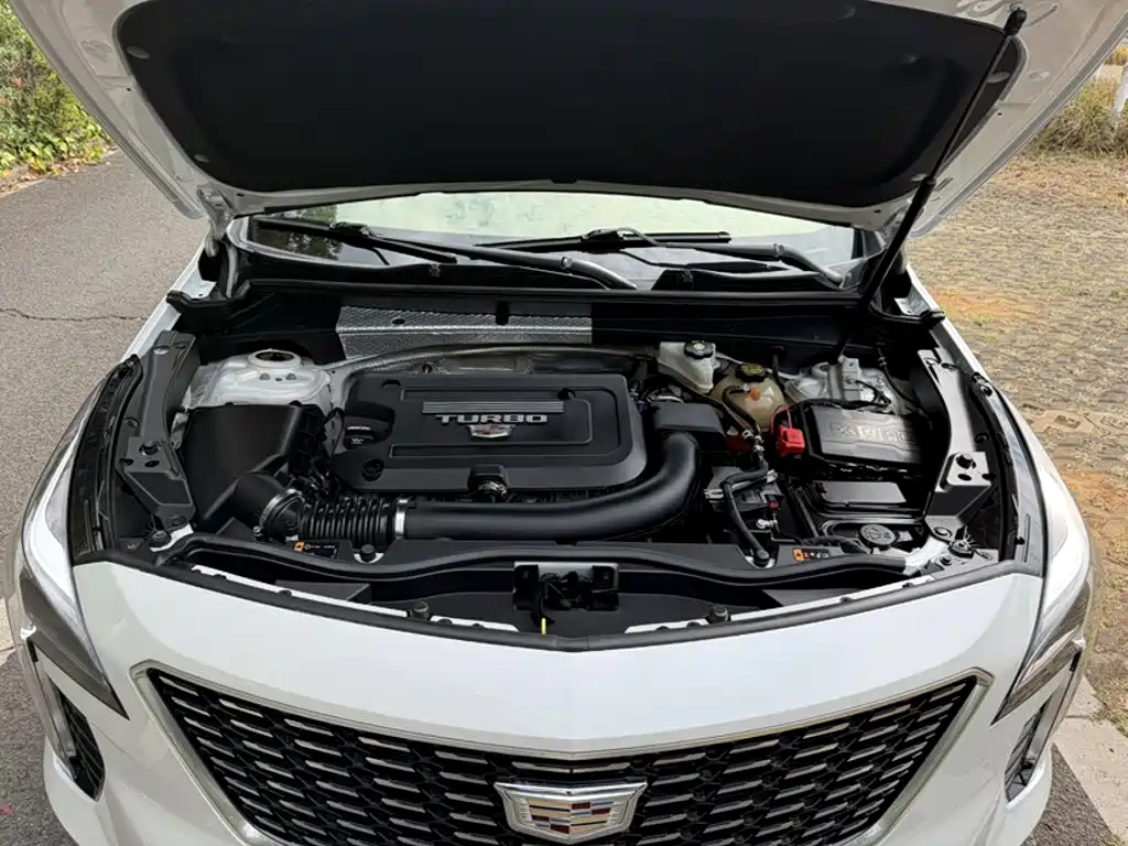Cadillac XT4 — фото 21