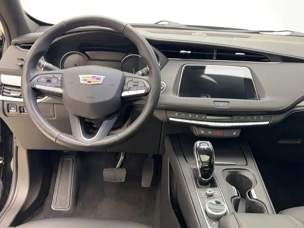 Cadillac XT4 — фото 8