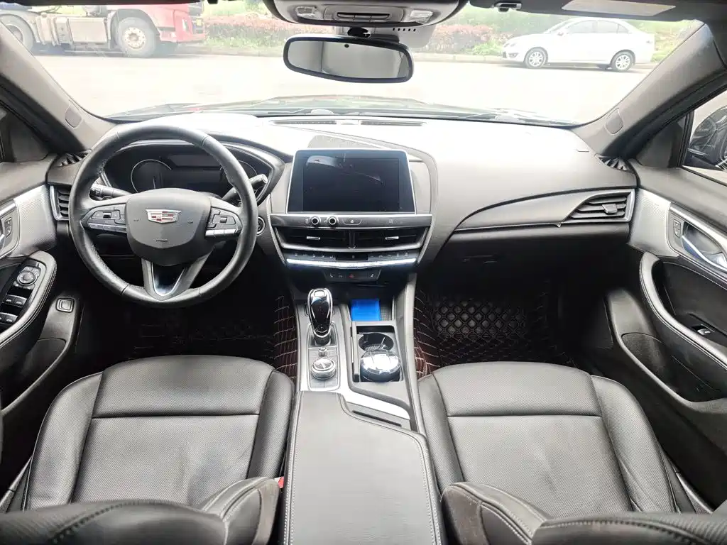 Cadillac CT5 — фото 24