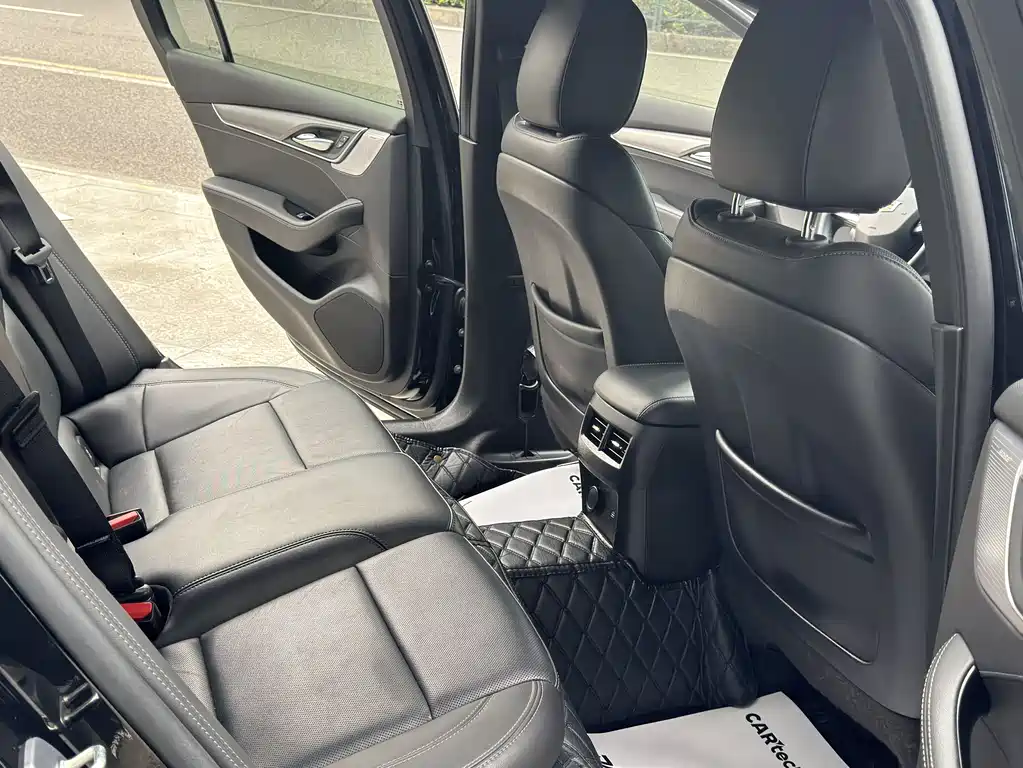 Cadillac CT5 — фото 5