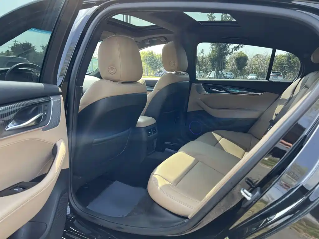 Cadillac CT5 — фото 13
