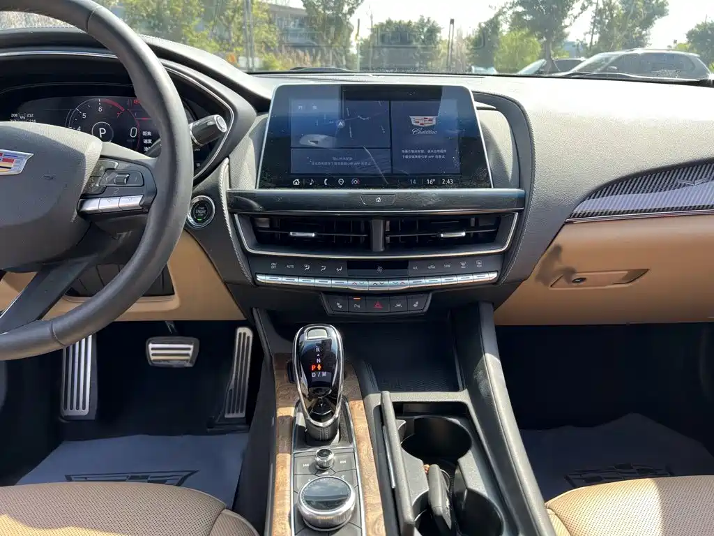 Cadillac CT5 — фото 15