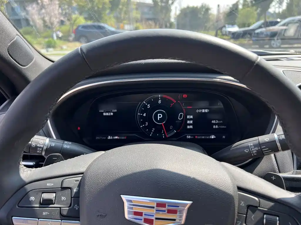 Cadillac CT5 — фото 17