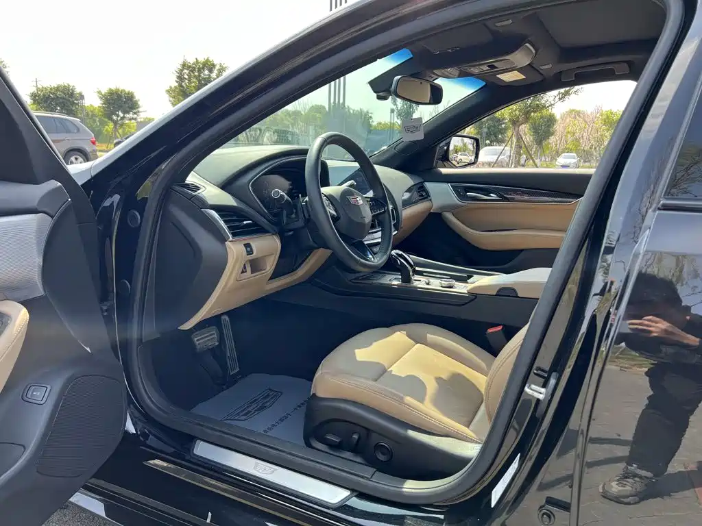 Cadillac CT5 — фото 7