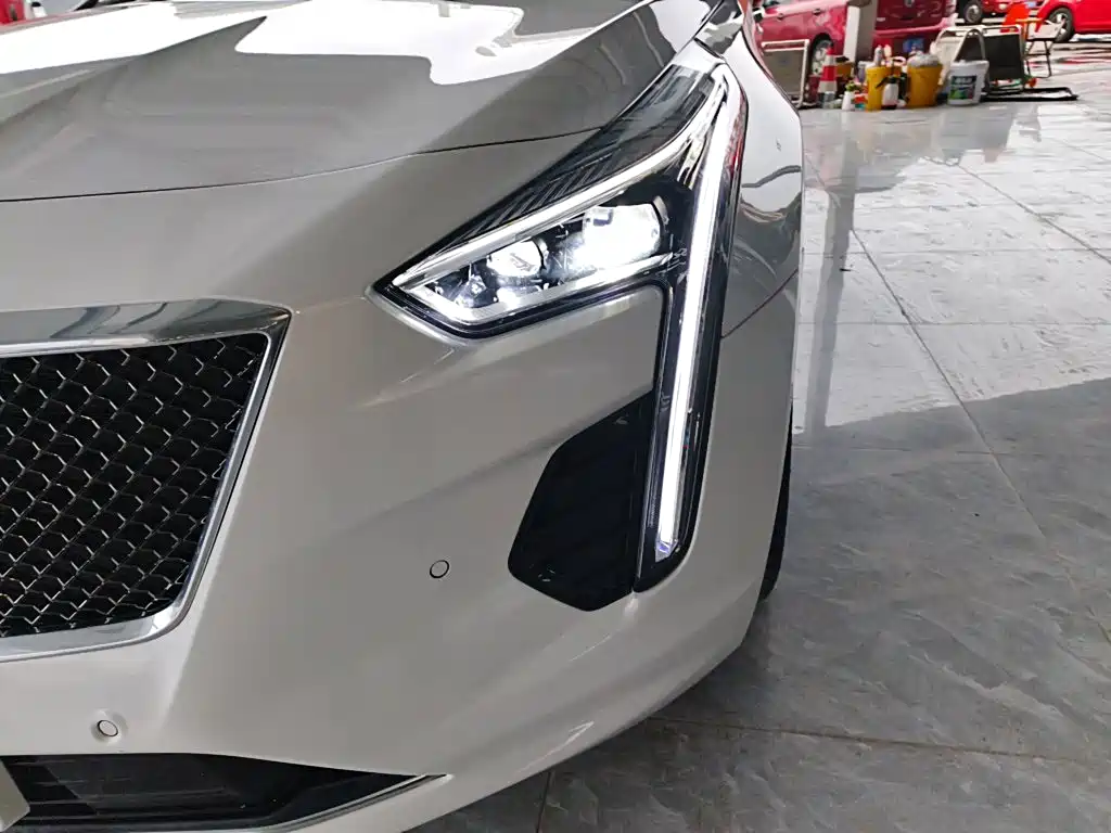 Cadillac CT6 — фото 20