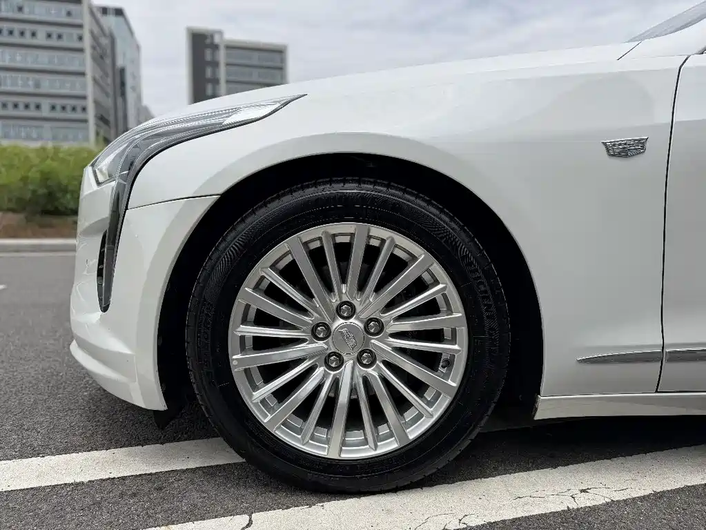 Cadillac CT6 — фото 8