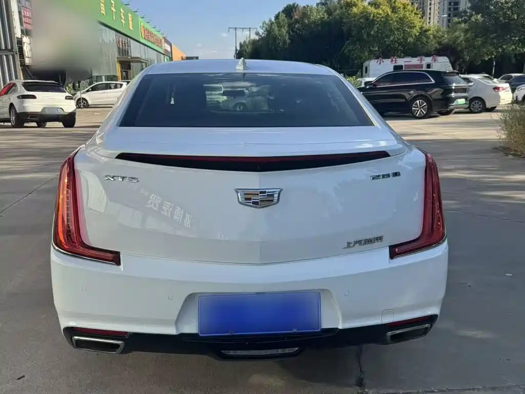 Cadillac XTS — фото 10