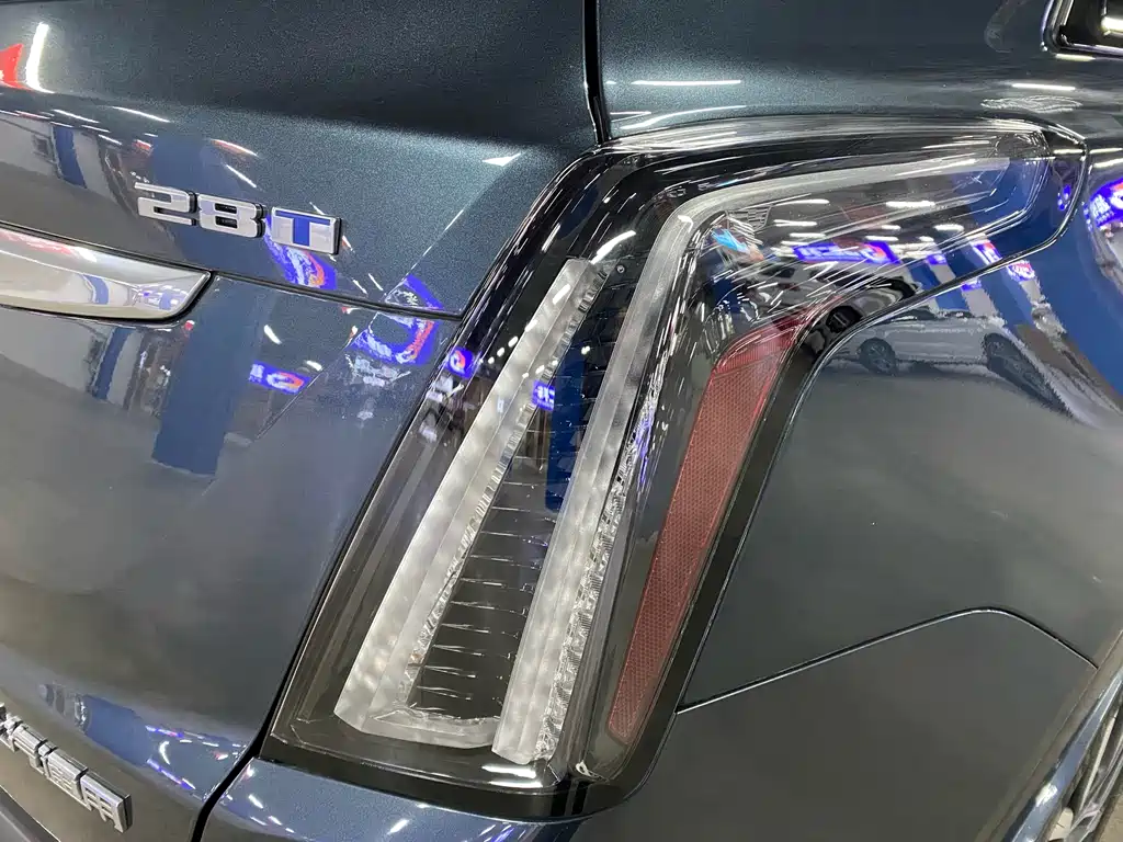 Cadillac XT5 — фото 23