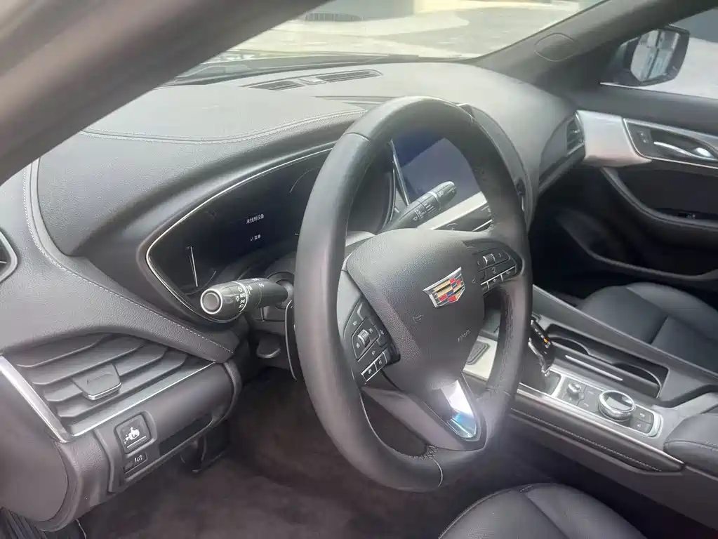 Cadillac CT5 — фото 11