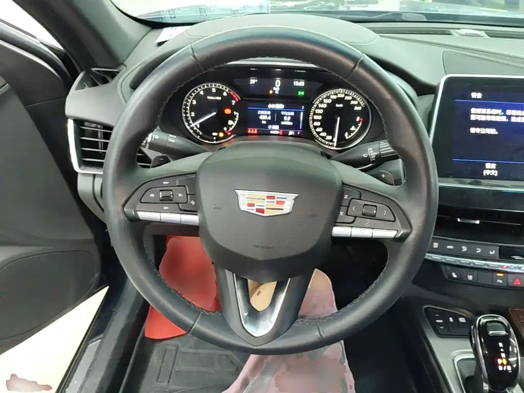Cadillac CT5 — фото 11