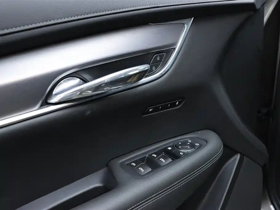 Cadillac XT6 — фото 9