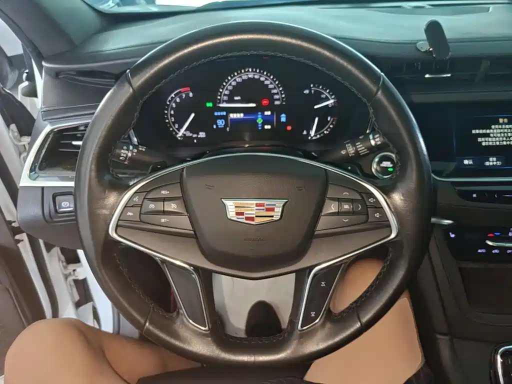 Cadillac XT5 — фото 11