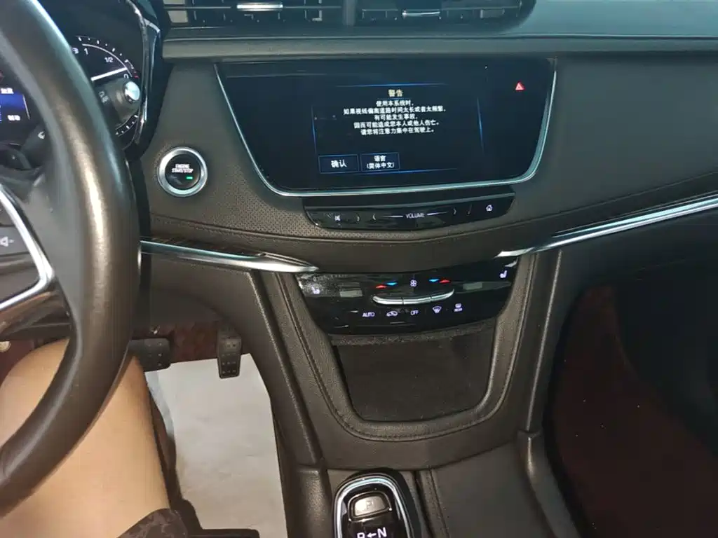 Cadillac XT5 — фото 13