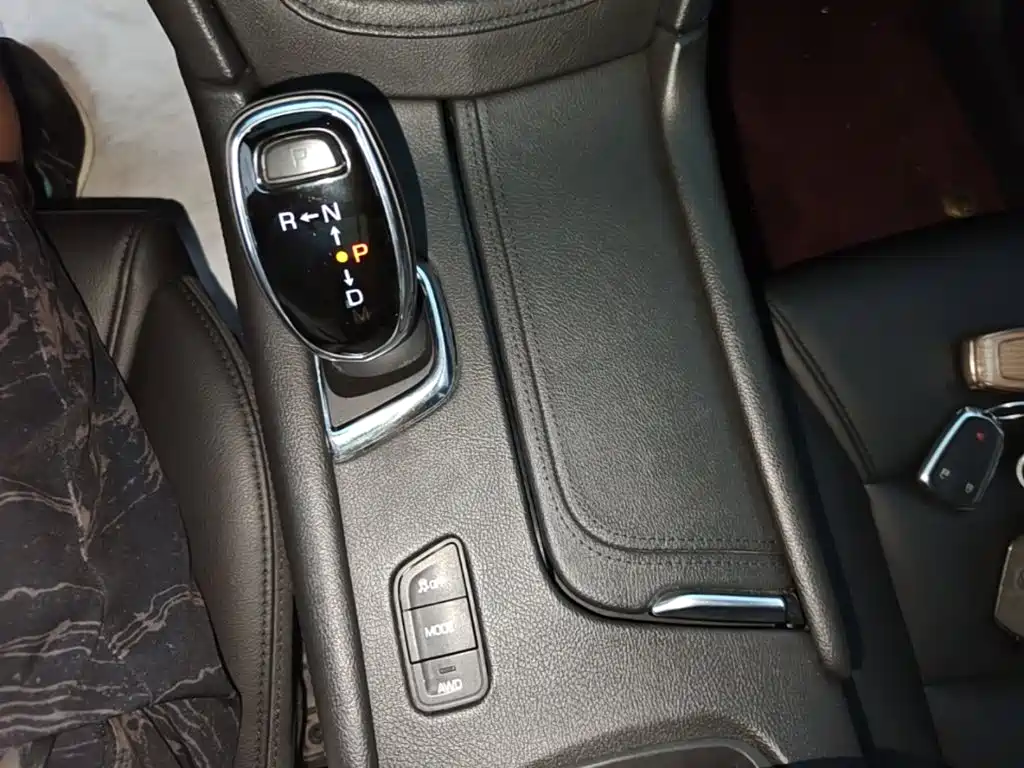 Cadillac XT5 — фото 14