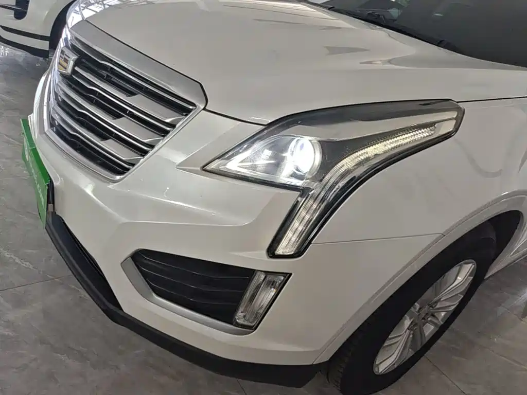 Cadillac XT5 — фото 24