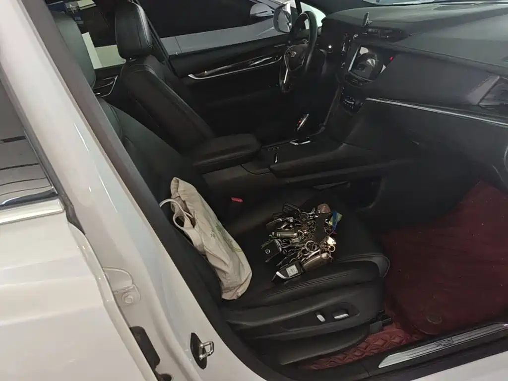Cadillac XT5 — фото 25