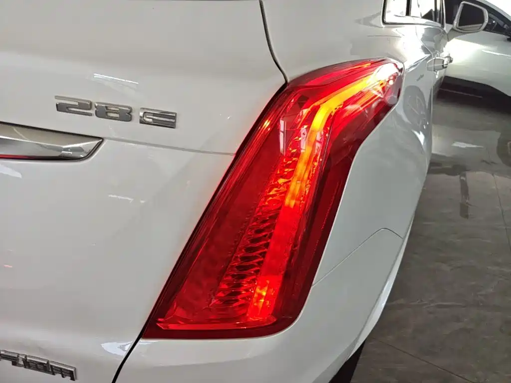 Cadillac XT5 — фото 8