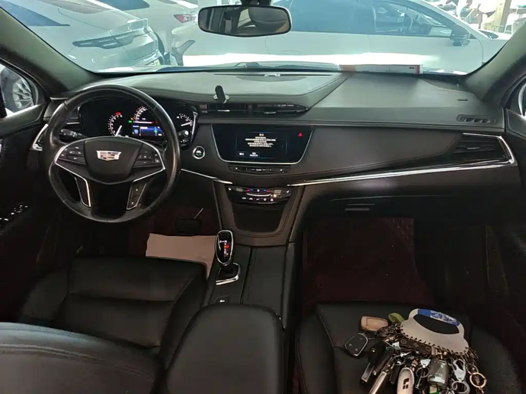 Cadillac XT5 — фото 10
