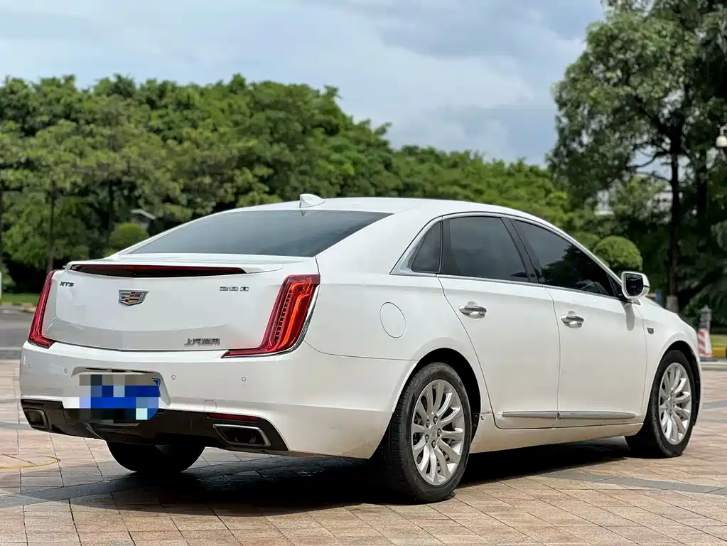 Cadillac XTS — фото 9
