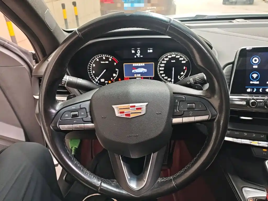 Cadillac CT4 — фото 11