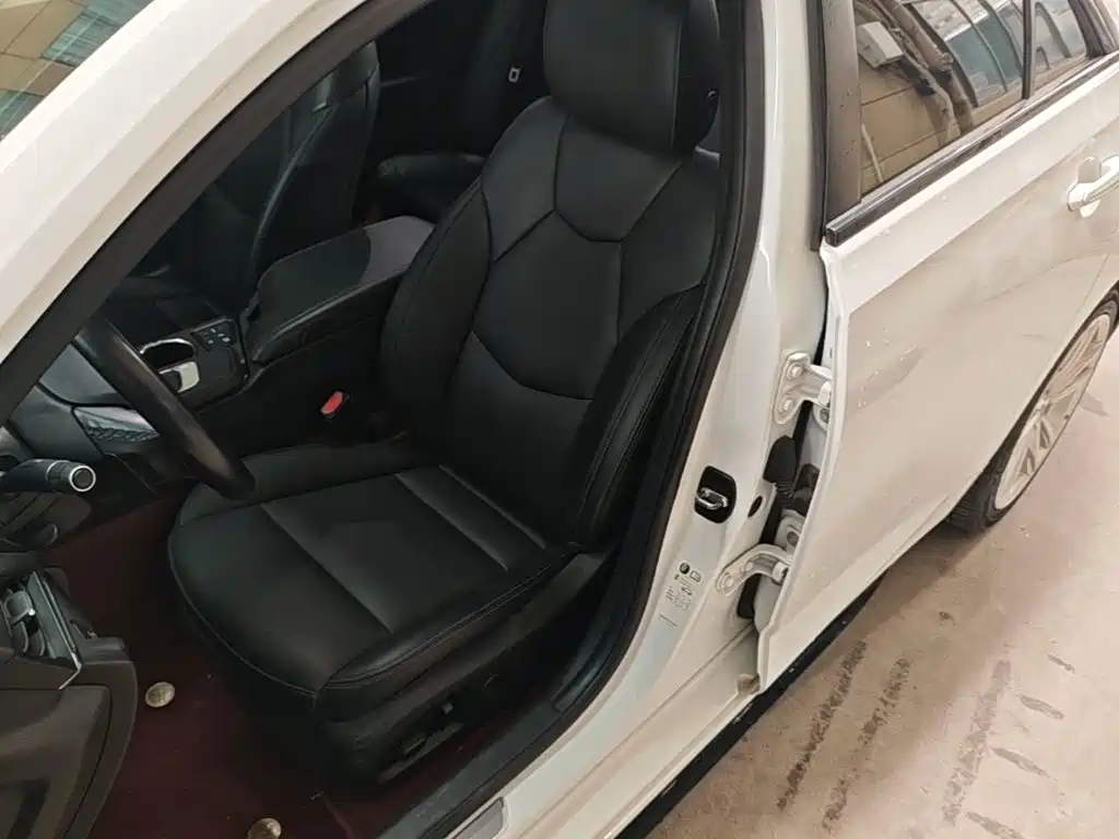 Cadillac CT4 — фото 15