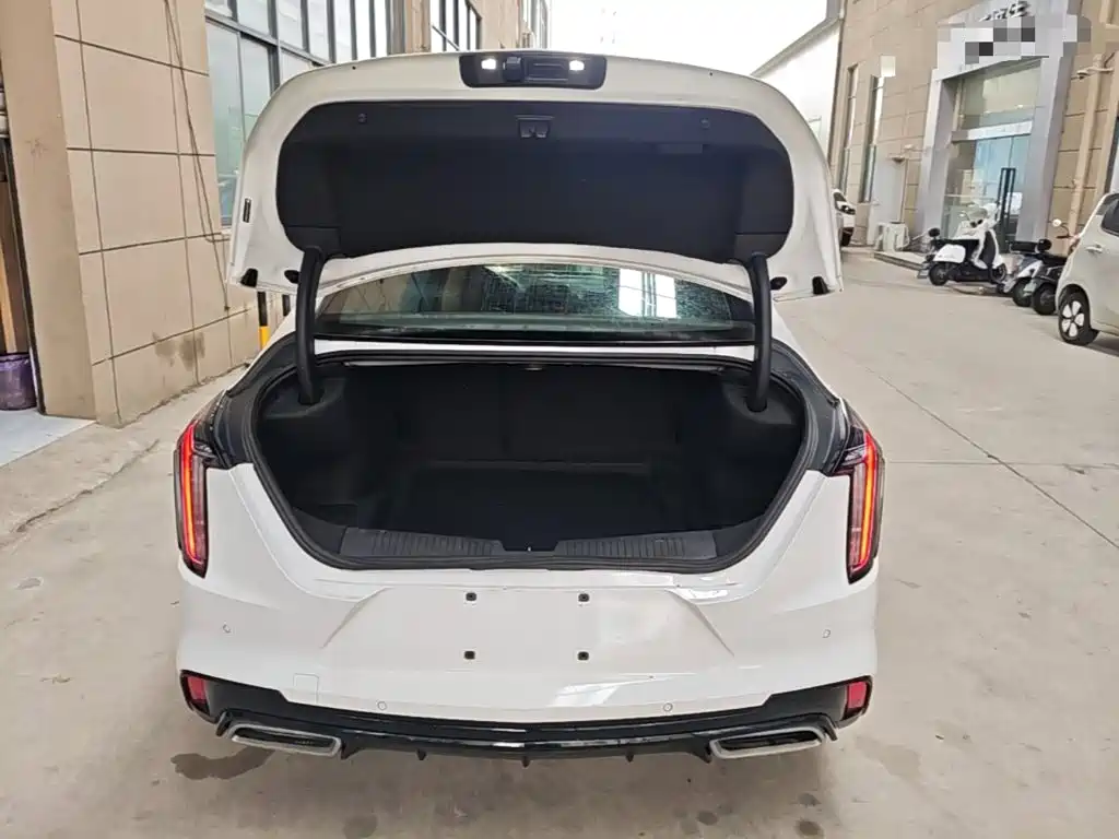 Cadillac CT4 — фото 19