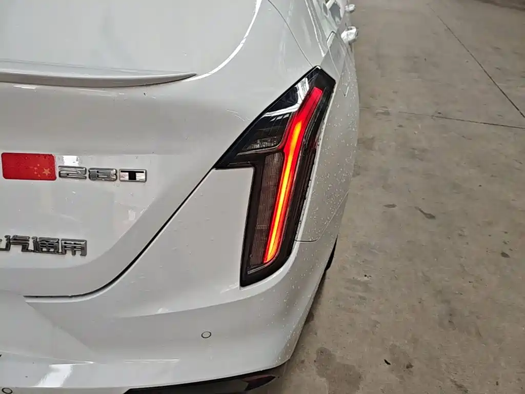 Cadillac CT4 — фото 8