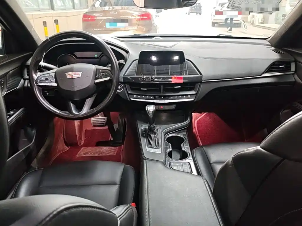 Cadillac CT4 — фото 10