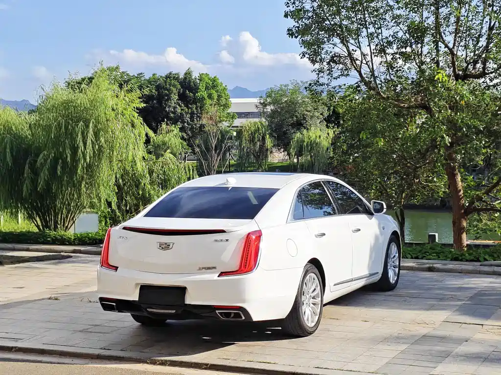 Cadillac XTS — фото 19