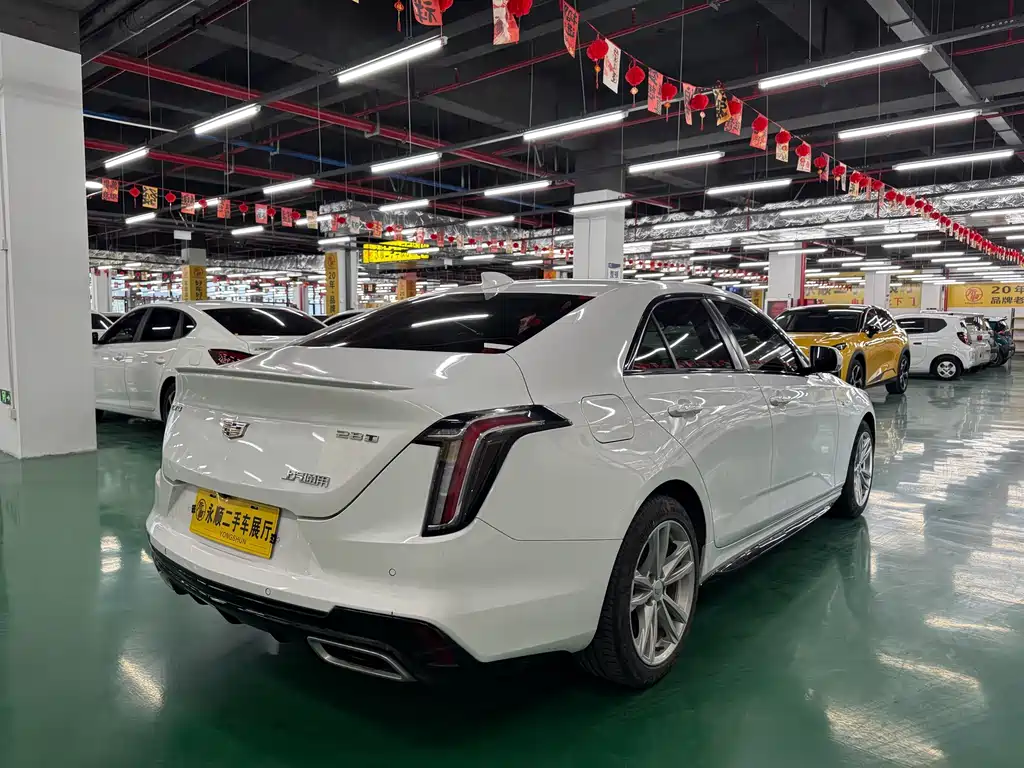 Cadillac CT4 — фото 9