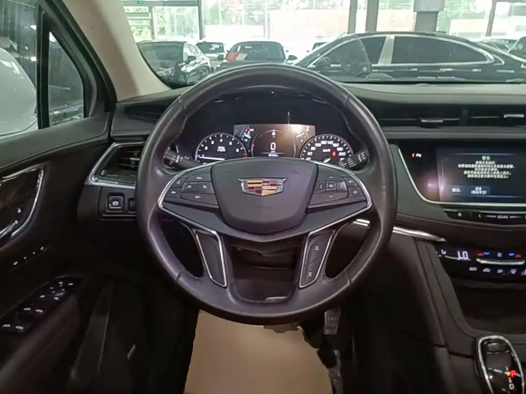 Cadillac XT5 — фото 11