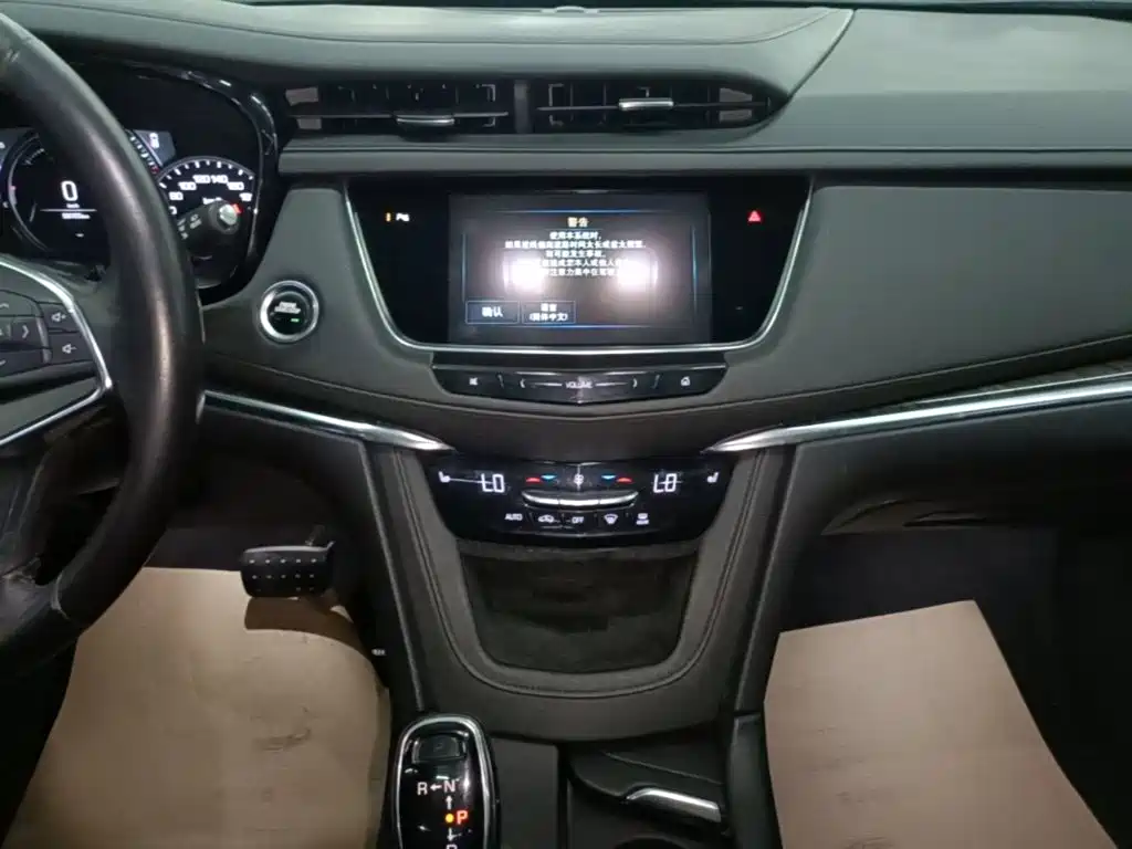 Cadillac XT5 — фото 13