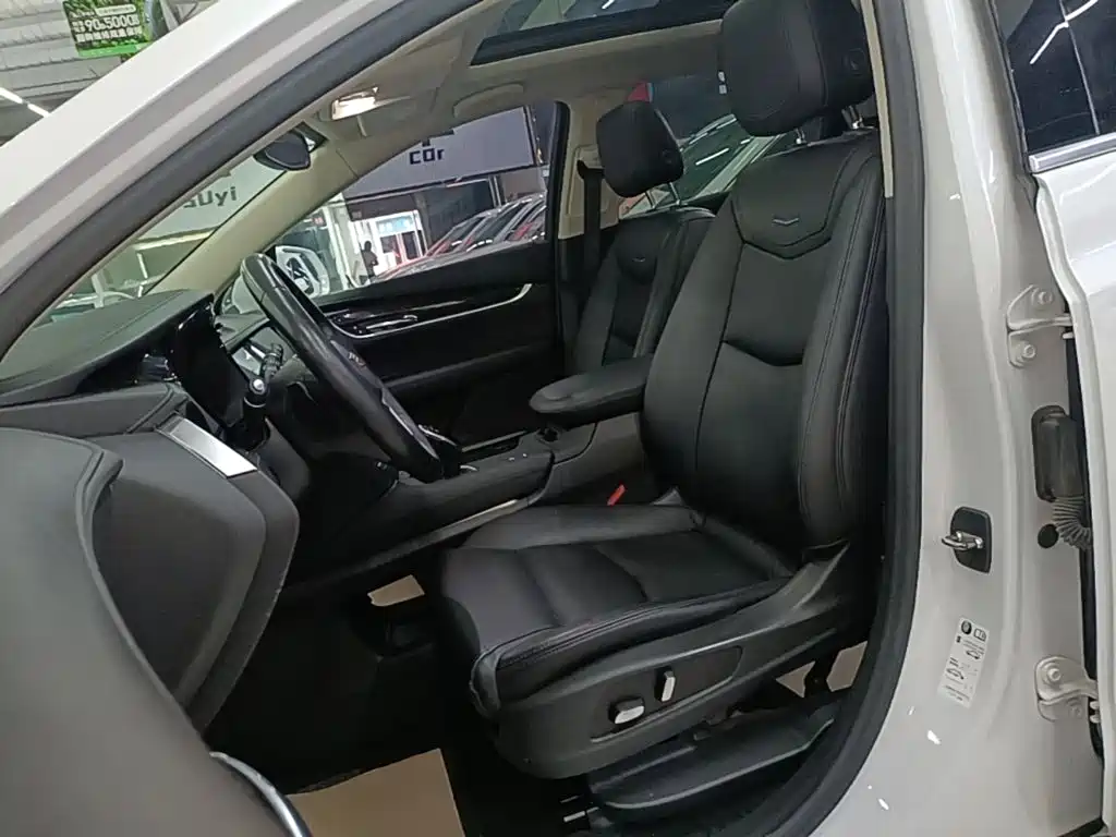 Cadillac XT5 — фото 15