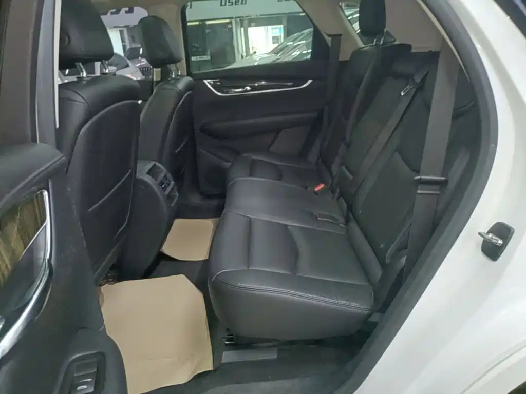 Cadillac XT5 — фото 17