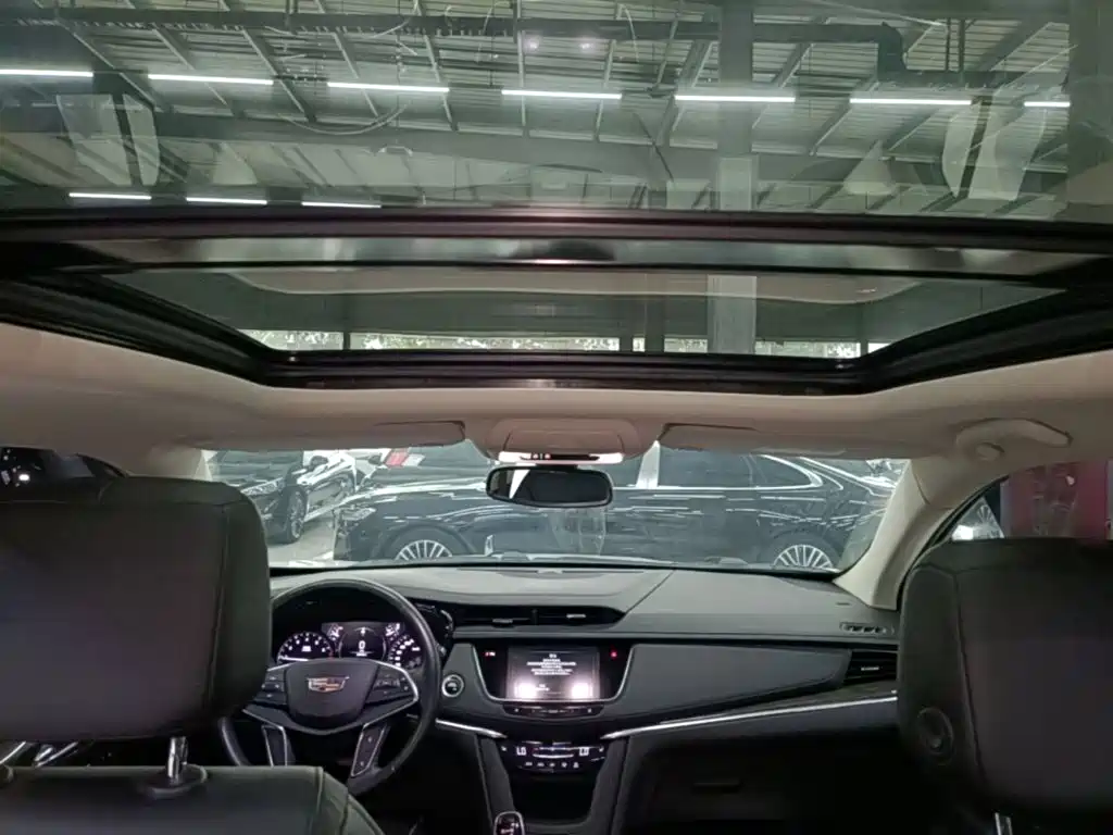 Cadillac XT5 — фото 18