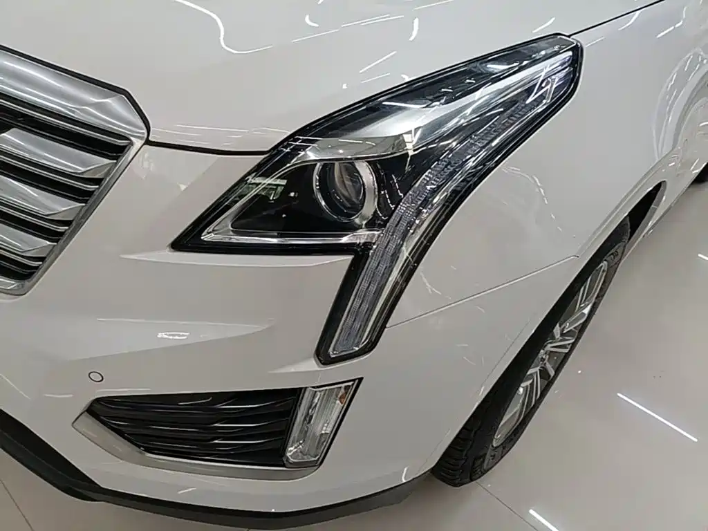 Cadillac XT5 — фото 24