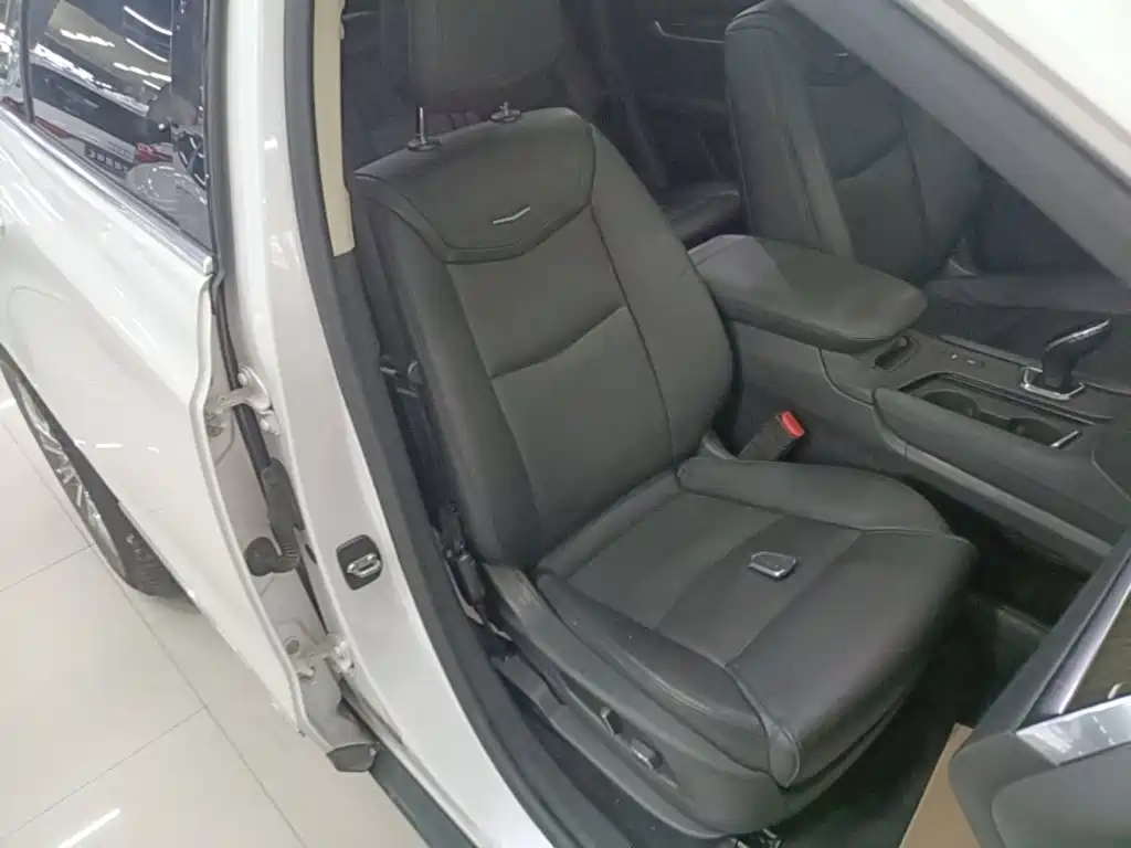 Cadillac XT5 — фото 25