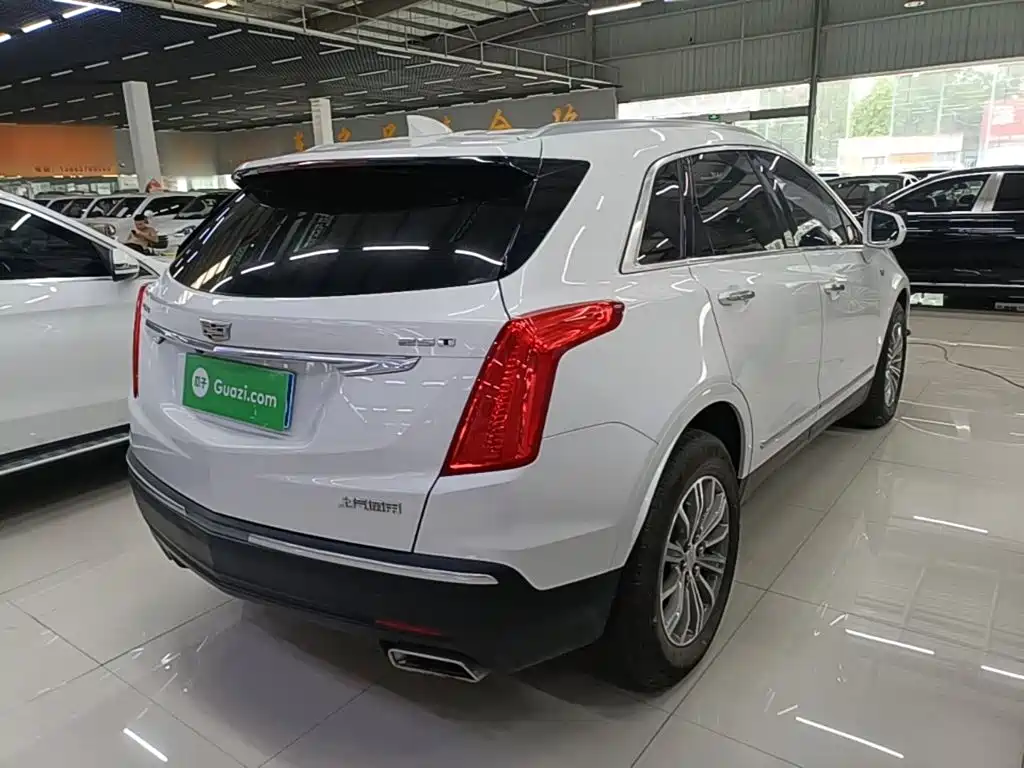 Cadillac XT5 — фото 7