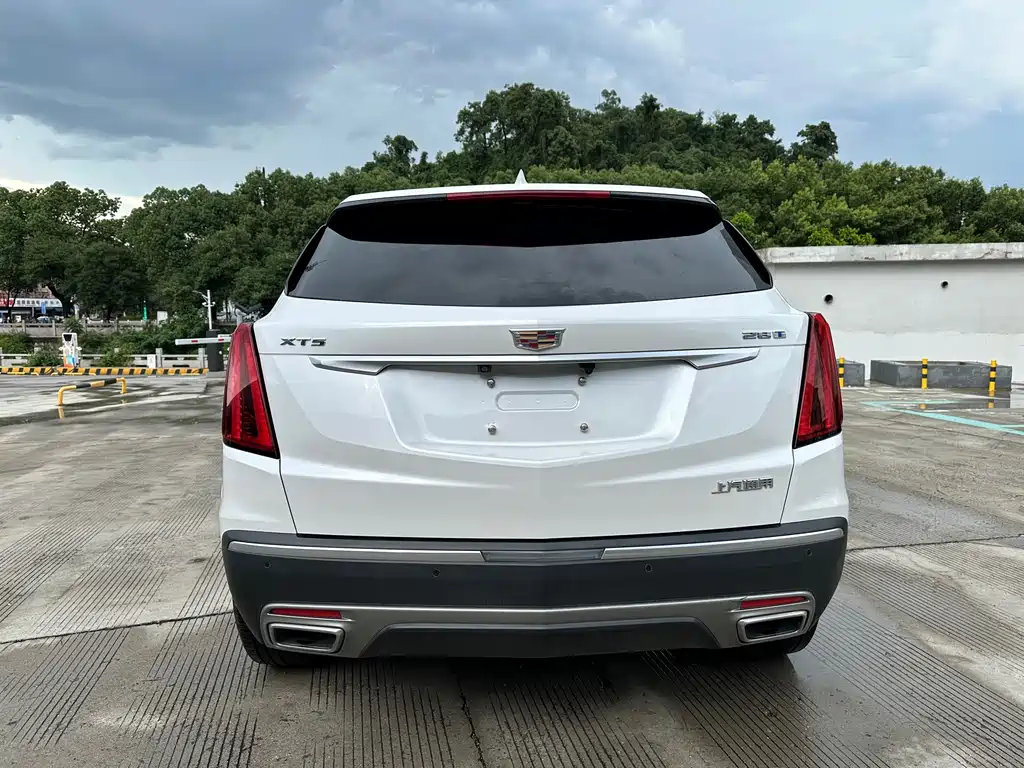 Cadillac XT5 — фото 8