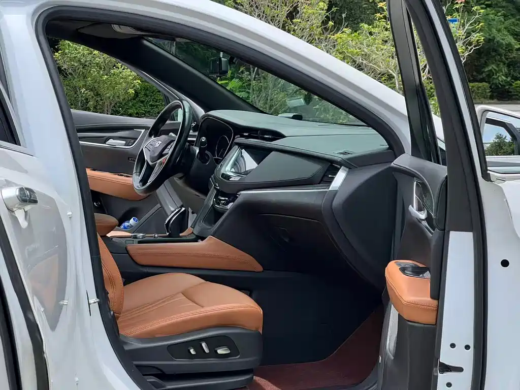 Cadillac XT5 — фото 11
