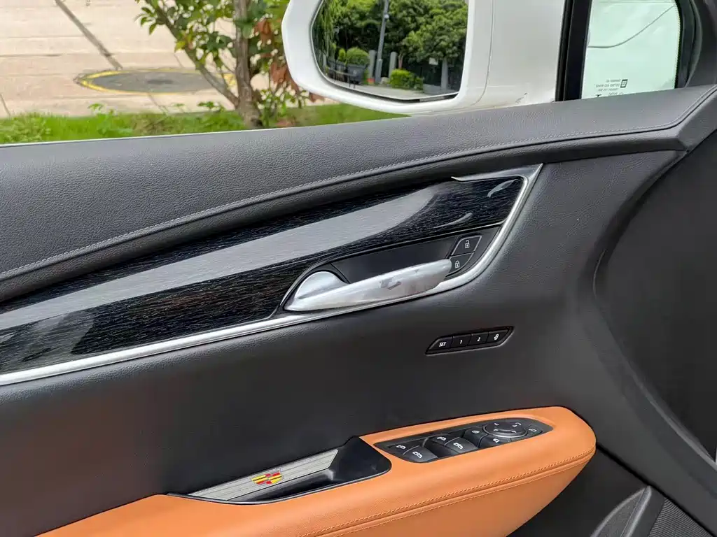 Cadillac XT5 — фото 13