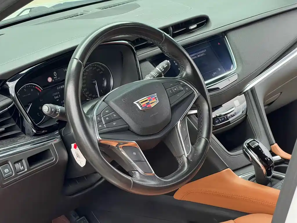 Cadillac XT5 — фото 14