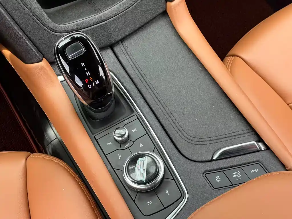 Cadillac XT5 — фото 15