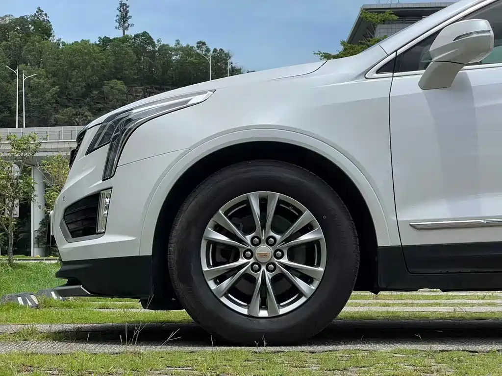 Cadillac XT5 — фото 8